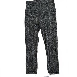 Lululemon Women High-Waisted Black & White Speckle 3/4 Leggings - Size 4